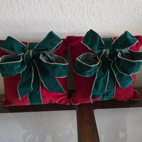 Like new Velvet 3 Dimensional Christmas Gift Throw Pillows - Picture 2 of 8